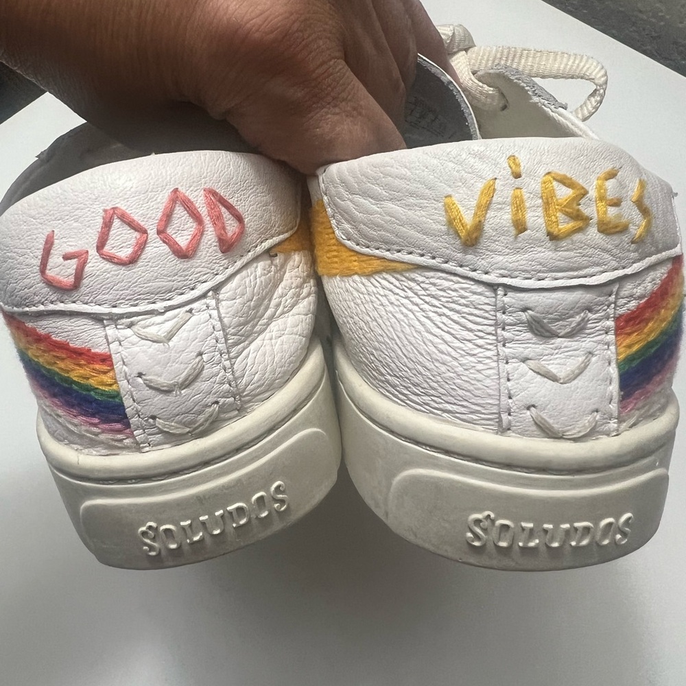 Soludos Women's Good Vibes Rainbow Wave White Sneakers Shoes Sz 8.5 US - Picture 11 of 11